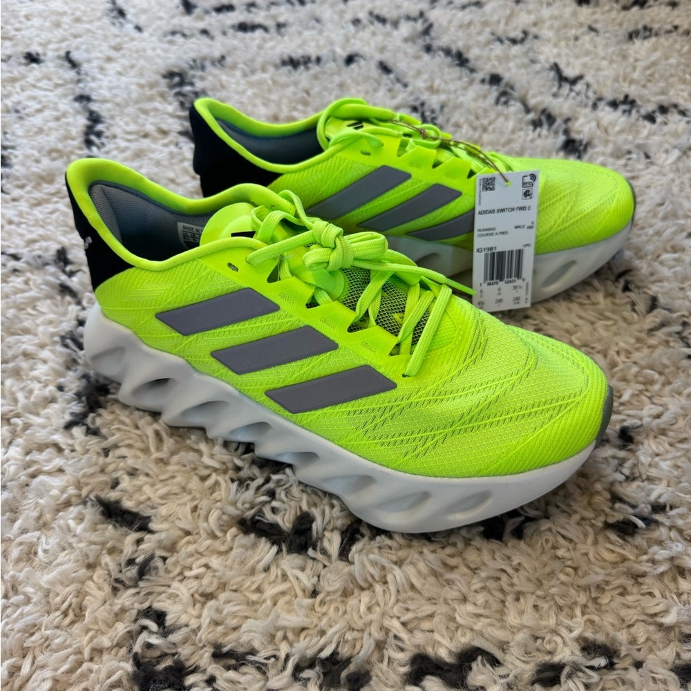 Adidas Switch Fwd 2 Running Shoe Size 6.5 Men or Size 8 in Women NWT